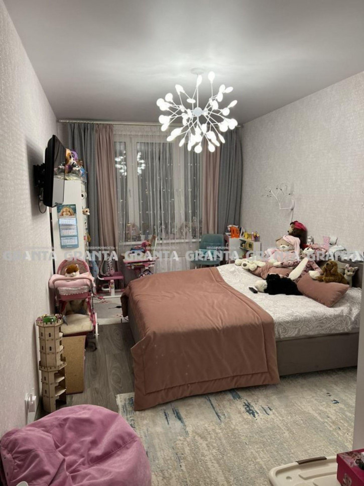 4-комн квартира ул Алексеева, 34