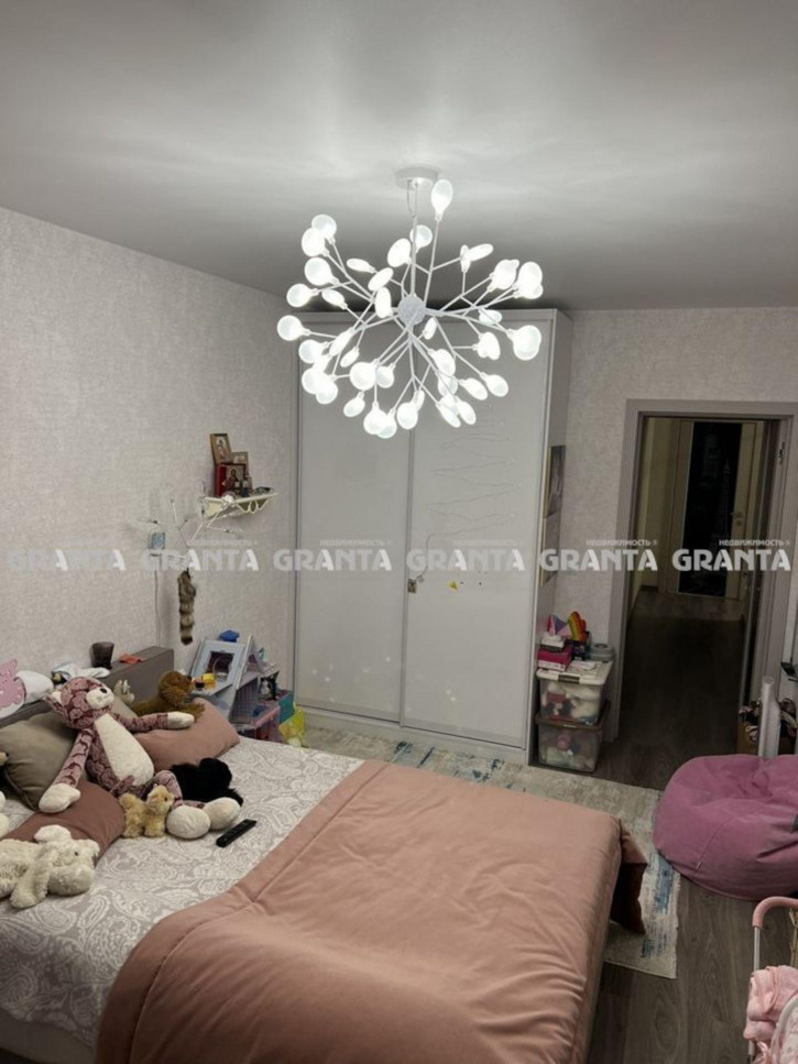 4-комн квартира ул Алексеева, 34
