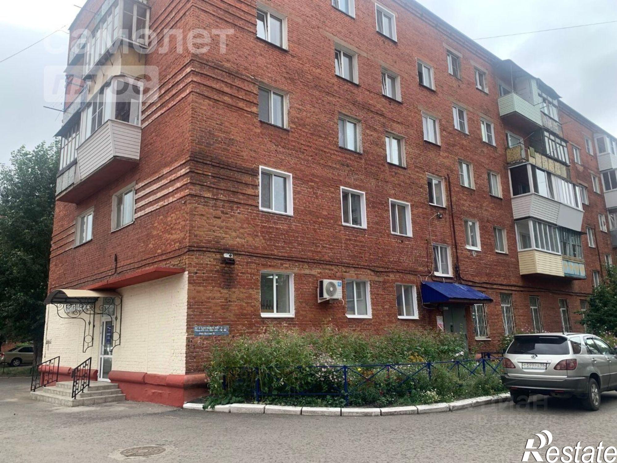 Купить торговое помещение за 6 454 990 рублей на Камерный переулок, 42