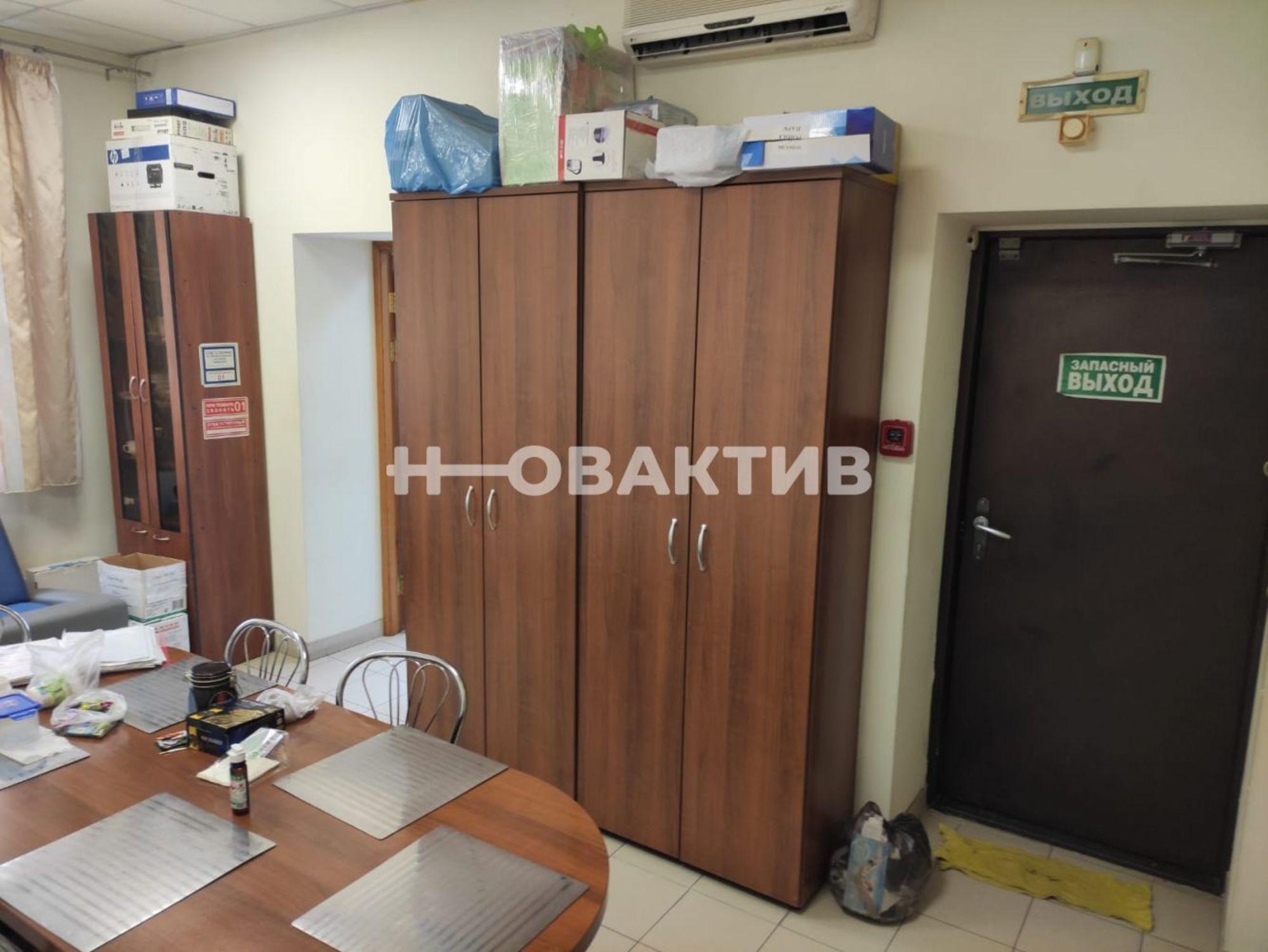 Сдать торговое помещение за 180 000 рублей на улица Челюскинцев, 48/1