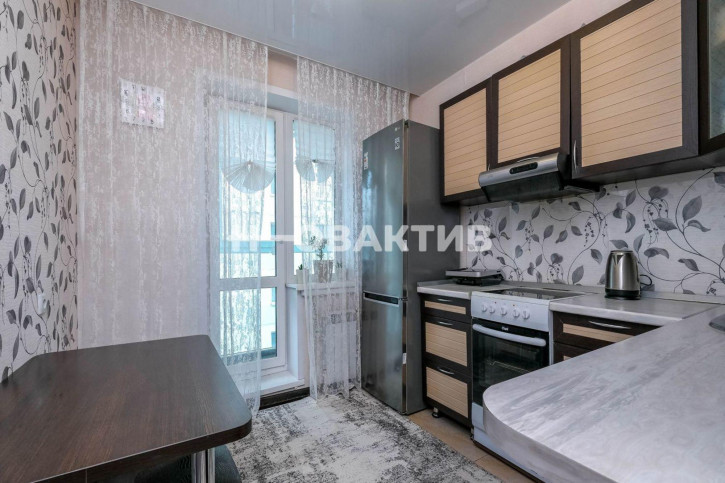 2-комн квартира улица Виталия Потылицына, 1
