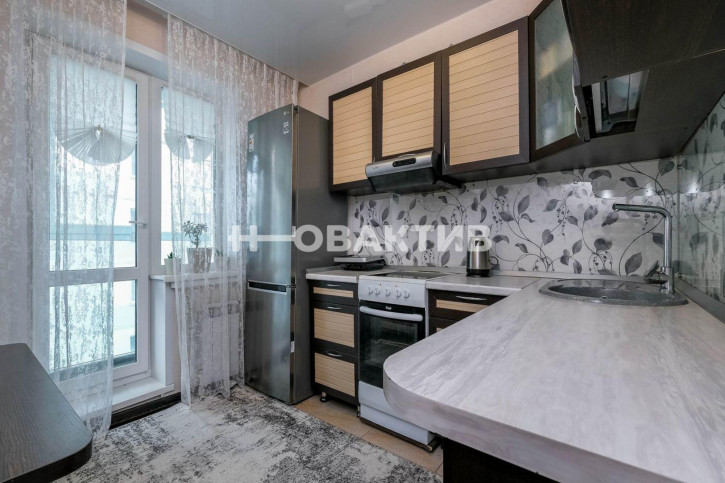 2-комн квартира улица Виталия Потылицына, 1