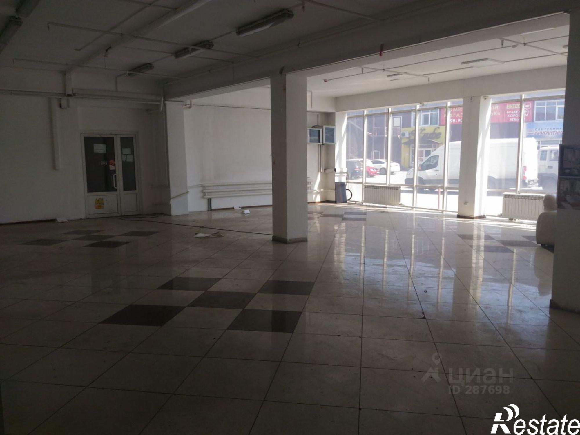 Сдать торговое помещение за 133 700 рублей на ул Трактовая, 24а