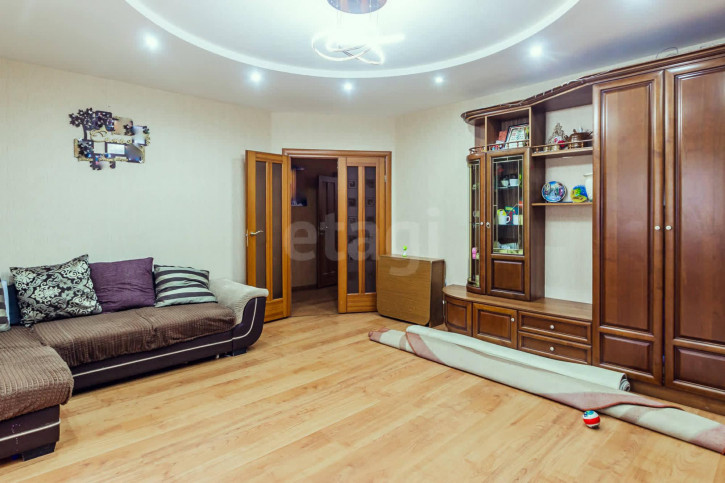 3-комн квартира улица Лаврова, 14
