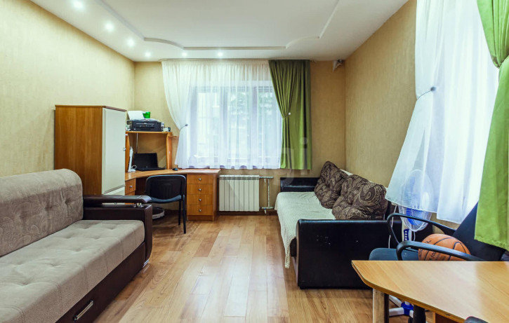 3-комн квартира улица Лаврова, 14