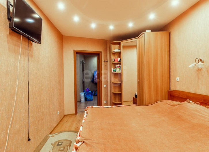 3-комн квартира улица Лаврова, 14