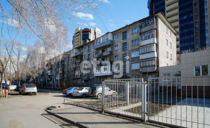 2-комн квартира Стальского, 3