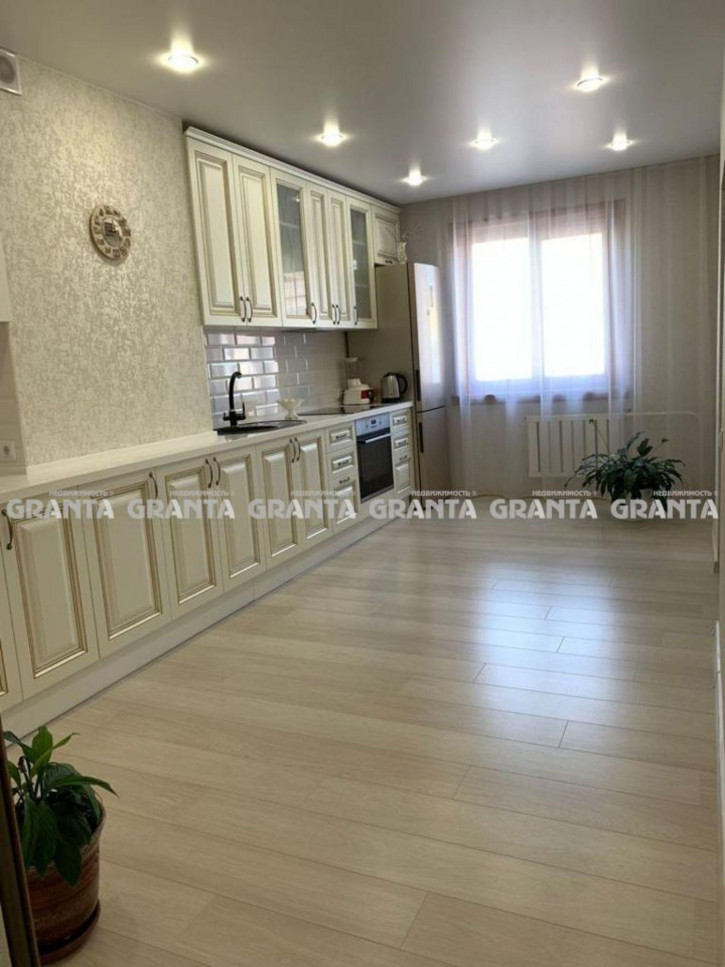 3-комн квартира ул Алексеева, 25