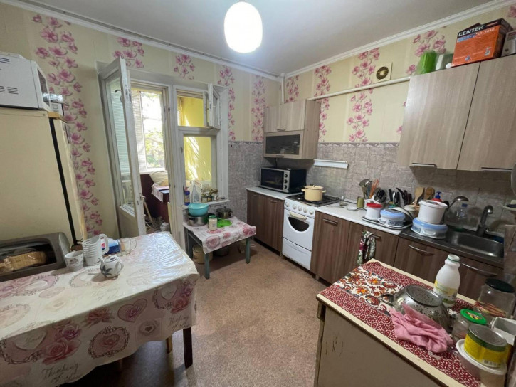 3-комн квартира улица Крылова, 18