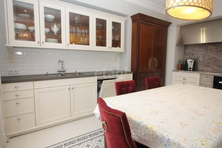 3-комн квартира 25-го Октября, 34