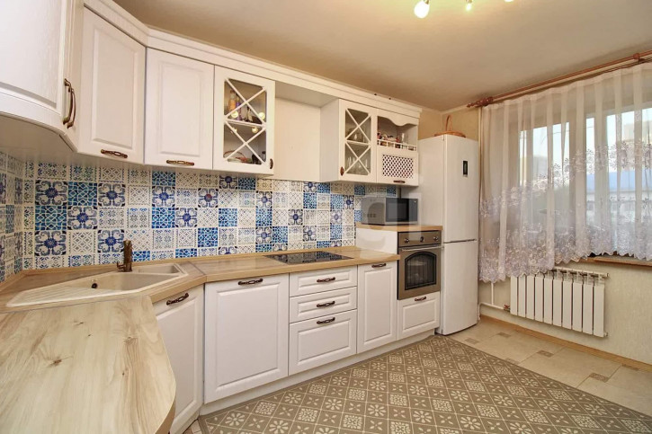 3-комн квартира Энергетиков, 53/3