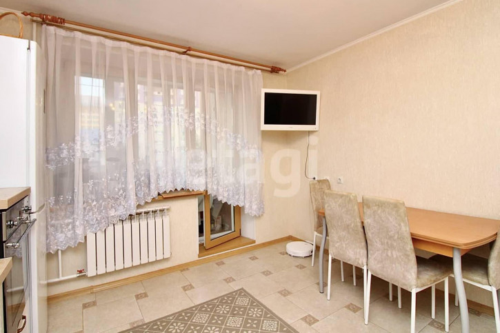 3-комн квартира Энергетиков, 53/3