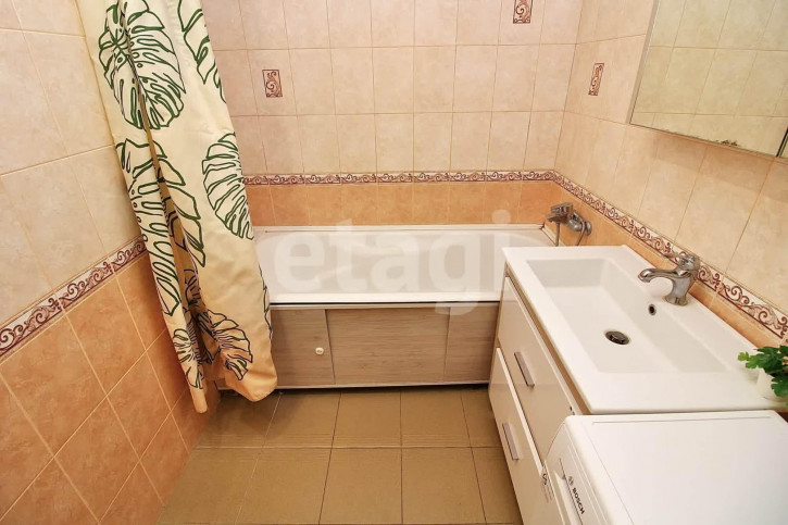 3-комн квартира Энергетиков, 53/3