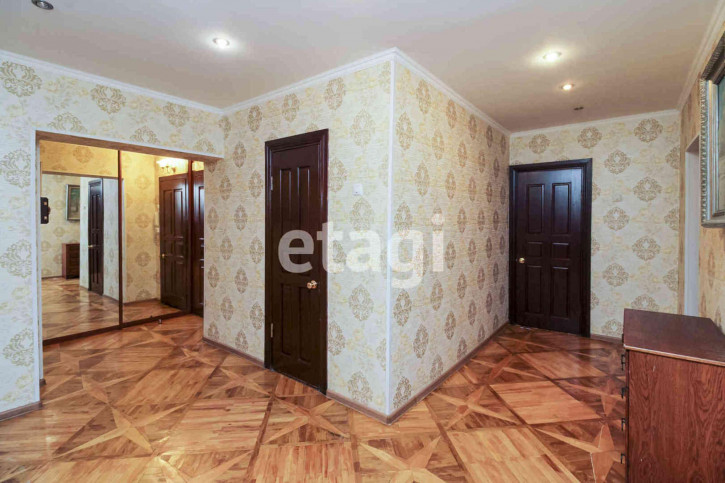 3-комн квартира Свердлова, 35
