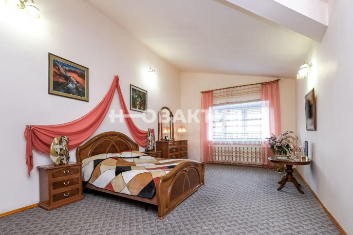 4-комн квартира улица Некрасова, 12