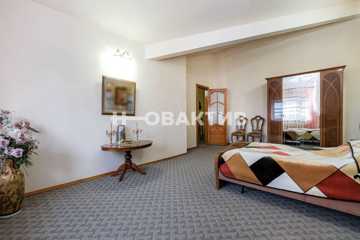 4-комн квартира улица Некрасова, 12