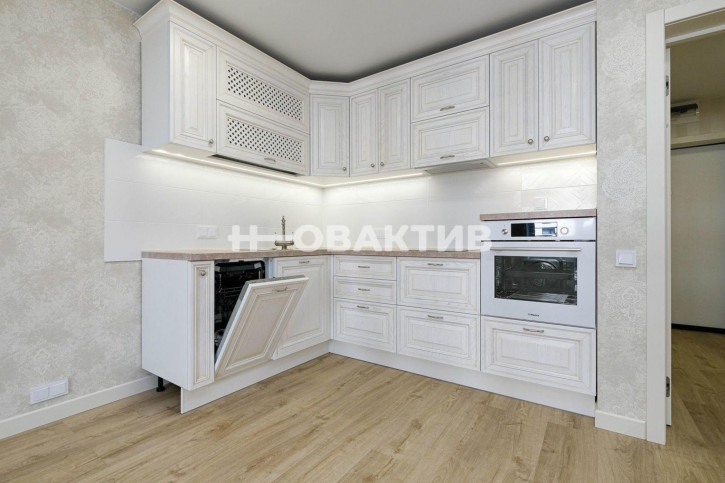 2-комн квартира улица Большевистская, 100
