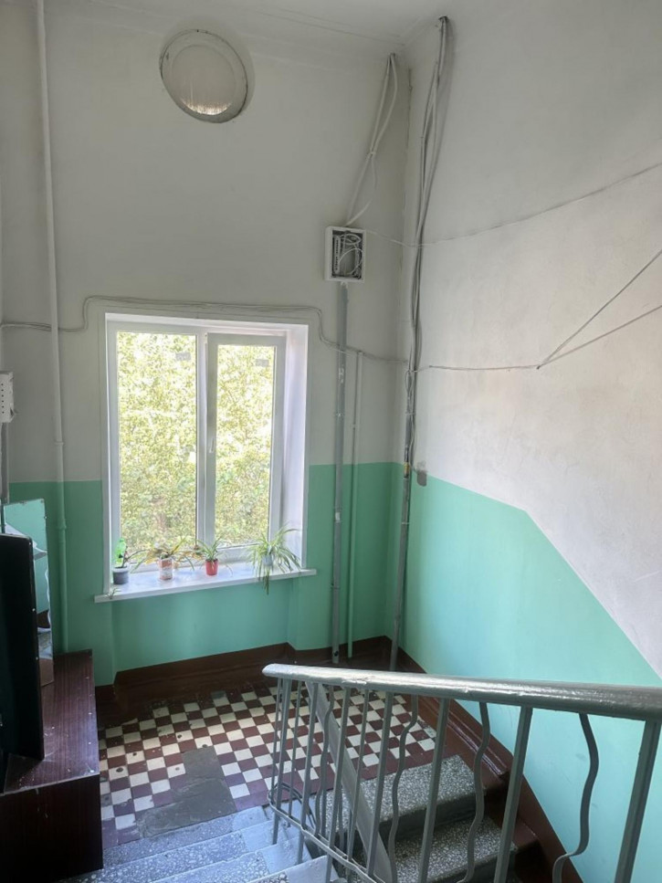 3-комн квартира Бурденко ул, 20