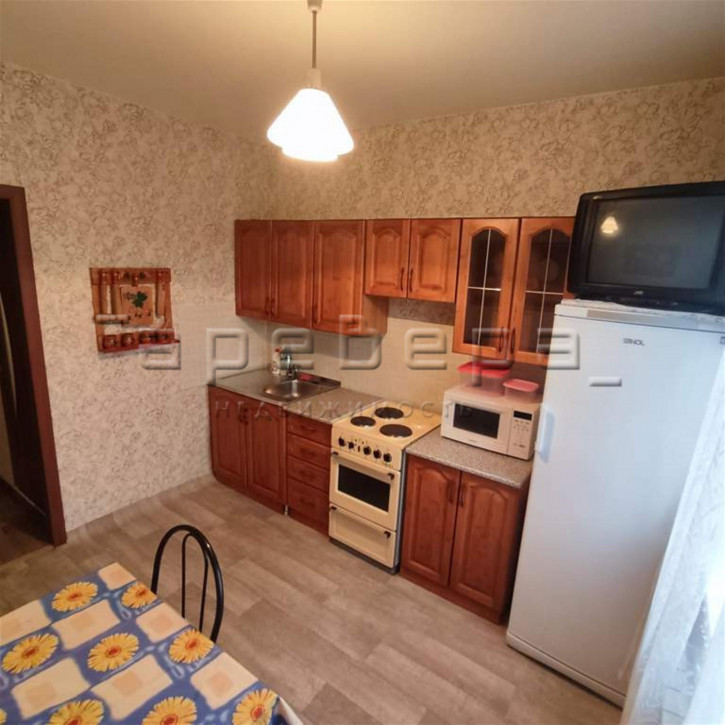 2-комн квартира Металлургов, 6