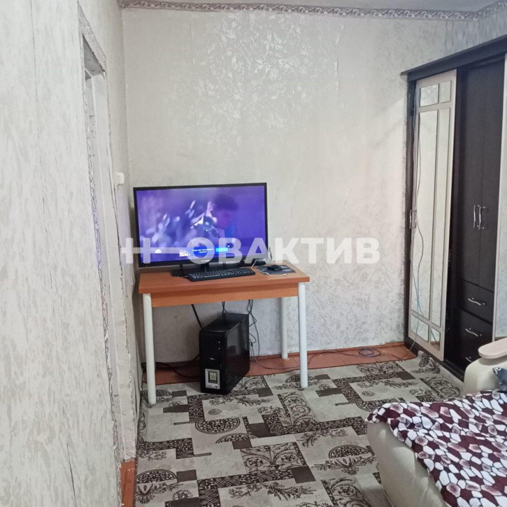 Комната Россия, Новосибирская область, рабочий посёлок Колывань, улица Карла Маркса, 64Б