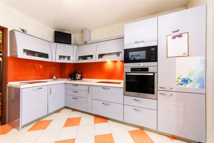 4-комн квартира ул Студенческая, д. 15