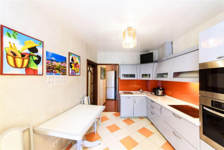 4-комн квартира ул Студенческая, д. 15