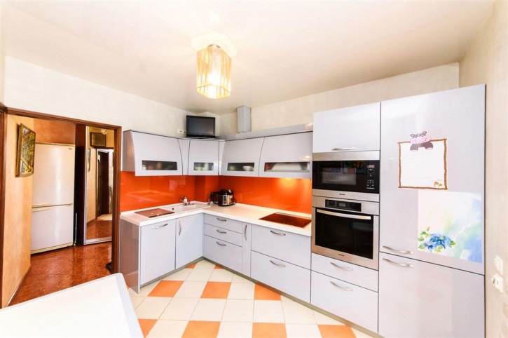 4-комн квартира ул Студенческая, д. 15