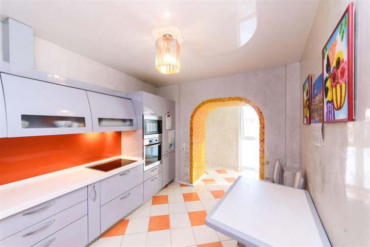 4-комн квартира ул Студенческая, д. 15