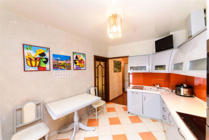 4-комн квартира ул Студенческая, д. 15