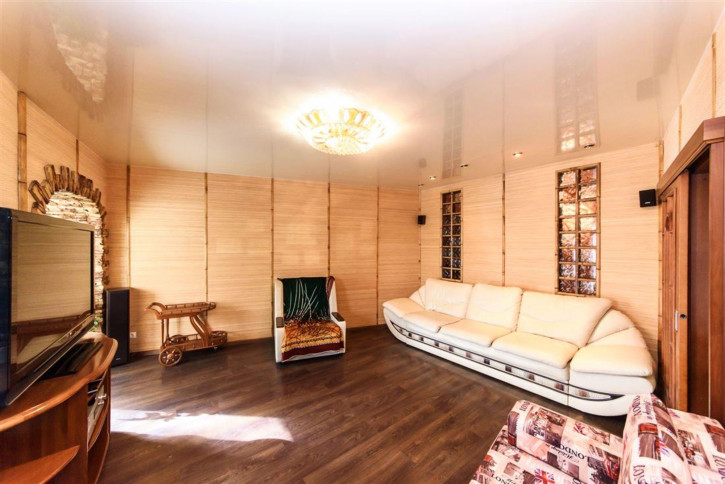4-комн квартира ул Студенческая, д. 15