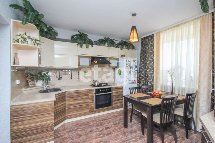 3-комн квартира Малиновского, 6