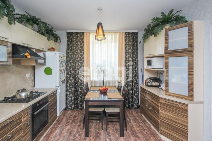 3-комн квартира Малиновского, 6