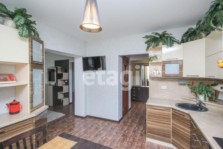 3-комн квартира Малиновского, 6