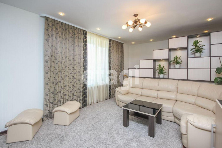3-комн квартира Малиновского, 6