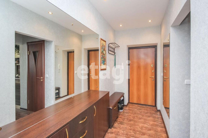3-комн квартира Малиновского, 6