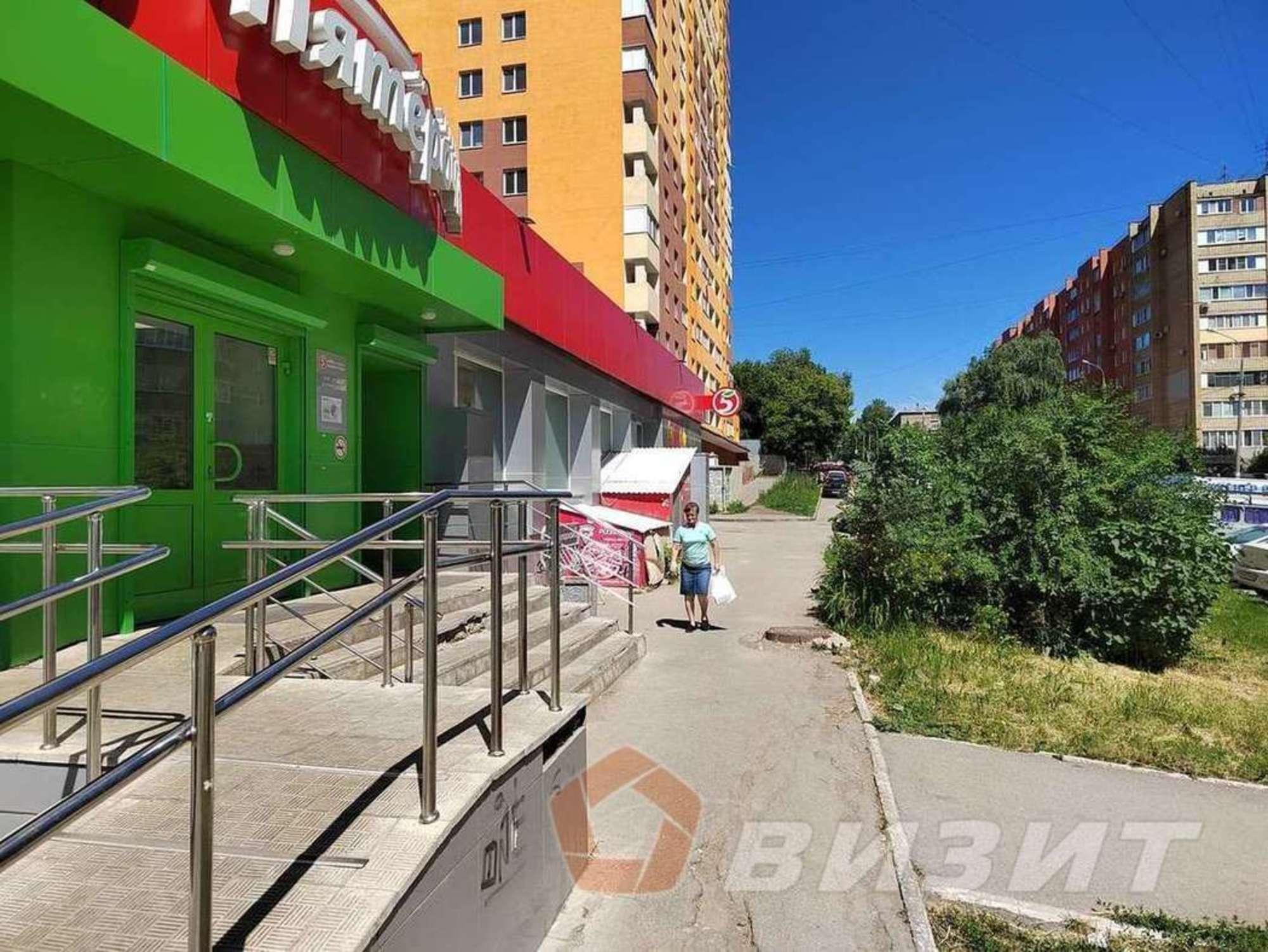 Сдать торговое помещение за 40 000 рублей на Дыбенко улица, 120