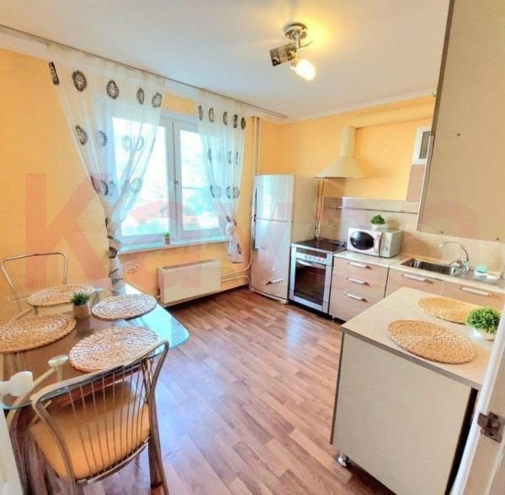 2-комн квартира Маршала Жукова ул.