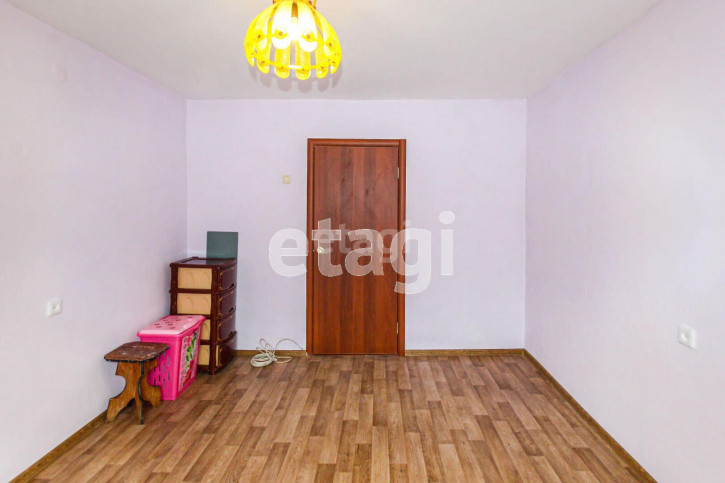 Комната Республики, 210