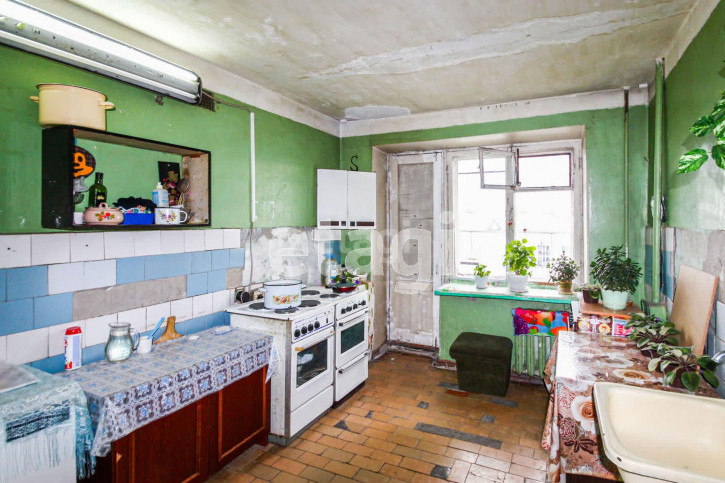 Комната Республики, 210