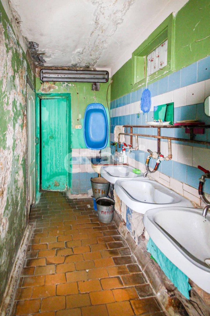 Комната Республики, 210