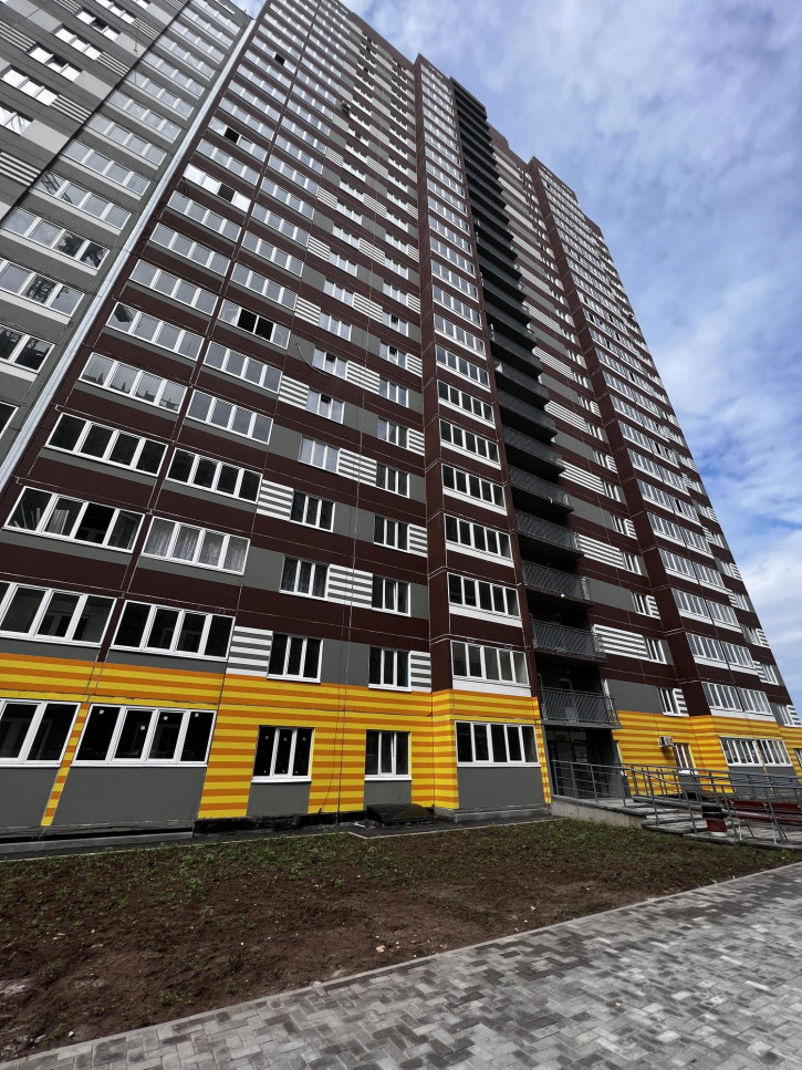 3-комн квартира улица Юркина, 8