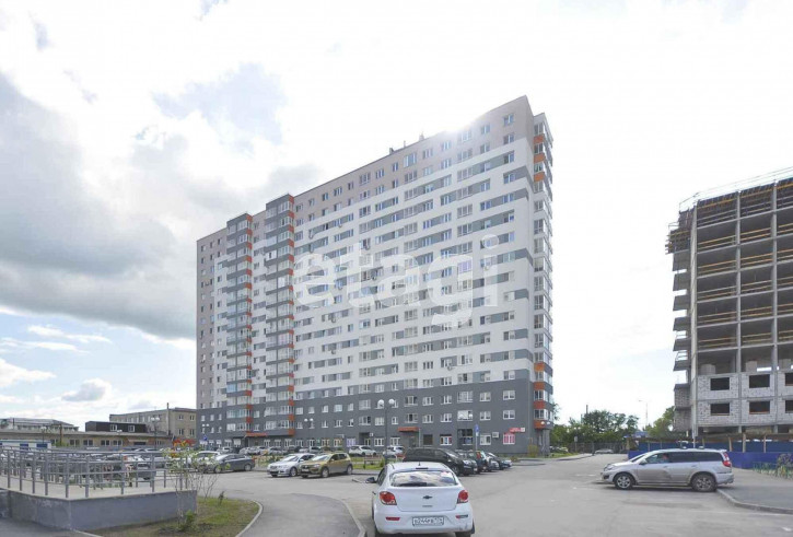 3-комн квартира Бакинских Комиссаров, 3