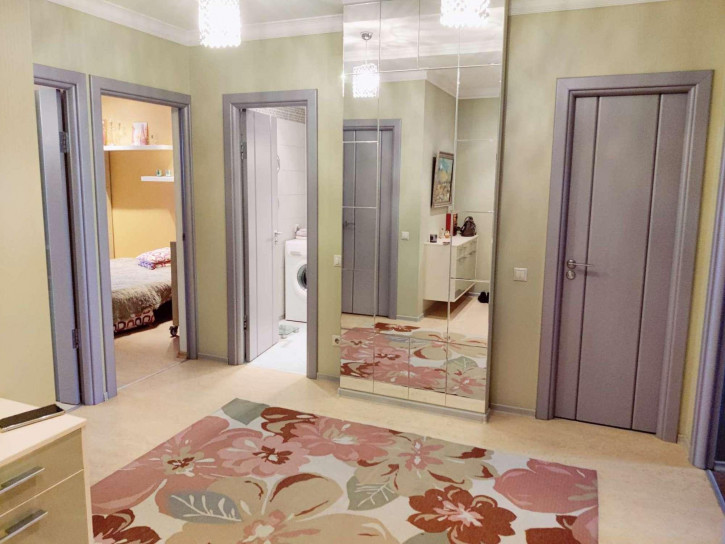 4-комн квартира Автостроителей улица, 84А