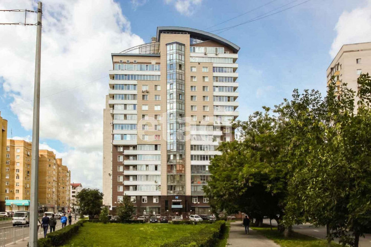 3-комн квартира Комсомольская, 75