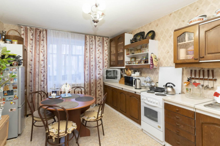3-комн квартира Народная, 4/2