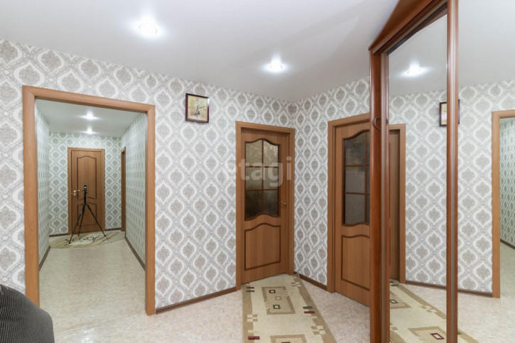 3-комн квартира Народная, 4/2