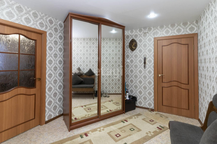 3-комн квартира Народная, 4/2