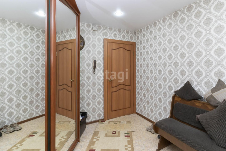 3-комн квартира Народная, 4/2