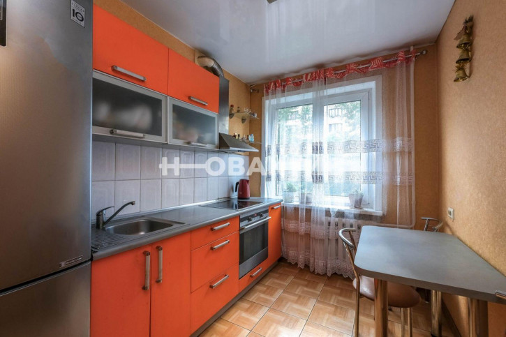 2-комн квартира Россия, Новосибирск, улица Ольги Жилиной, 58