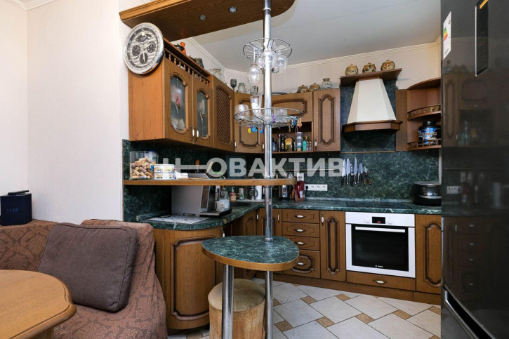3-комн квартира улица Кирова, 108/1